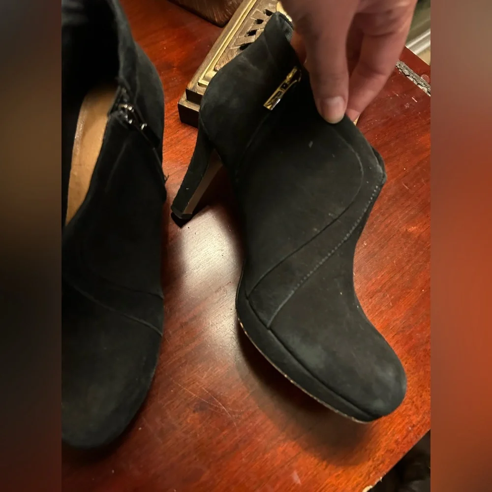 Clarks suede leather booties size 9 - Picture 2 of 6